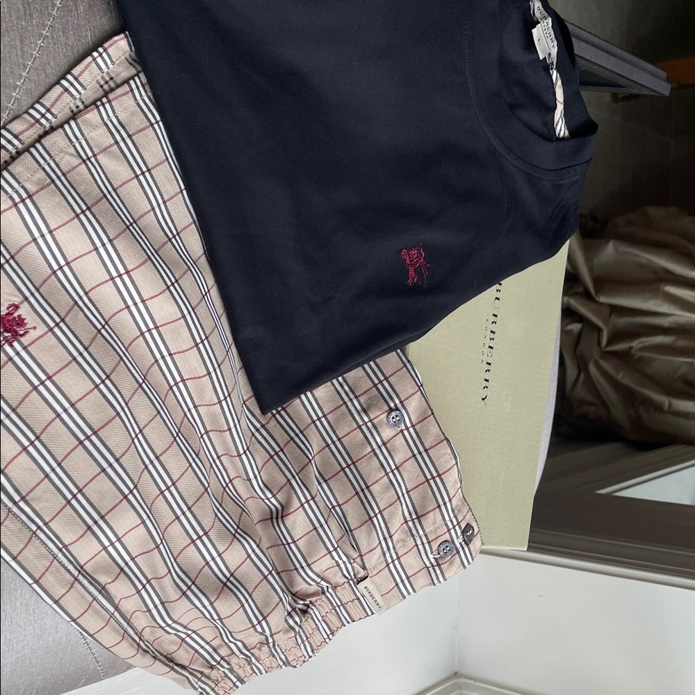 Burberry Black men’s Tee with Beige Iconic Check Shorts in Large!